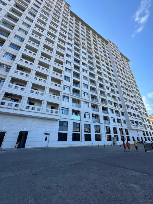 Satılır 5 otaqlı mənzil 209 m²