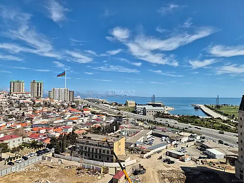 Satılır 5 otaqlı mənzil 209 m²