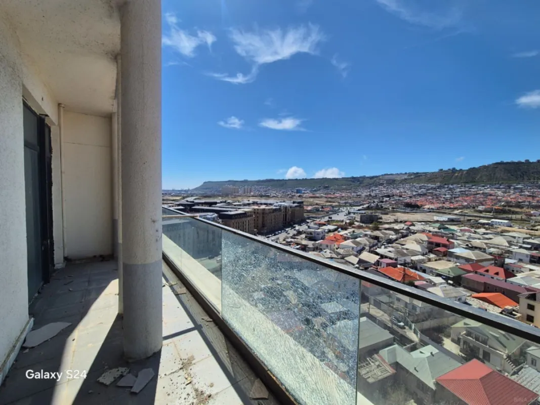 Satılır 5 otaqlı mənzil 209 m²