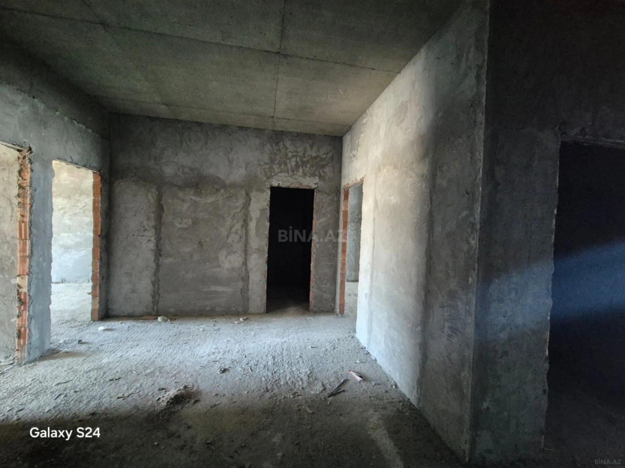 Satılır 5 otaqlı mənzil 209 m²