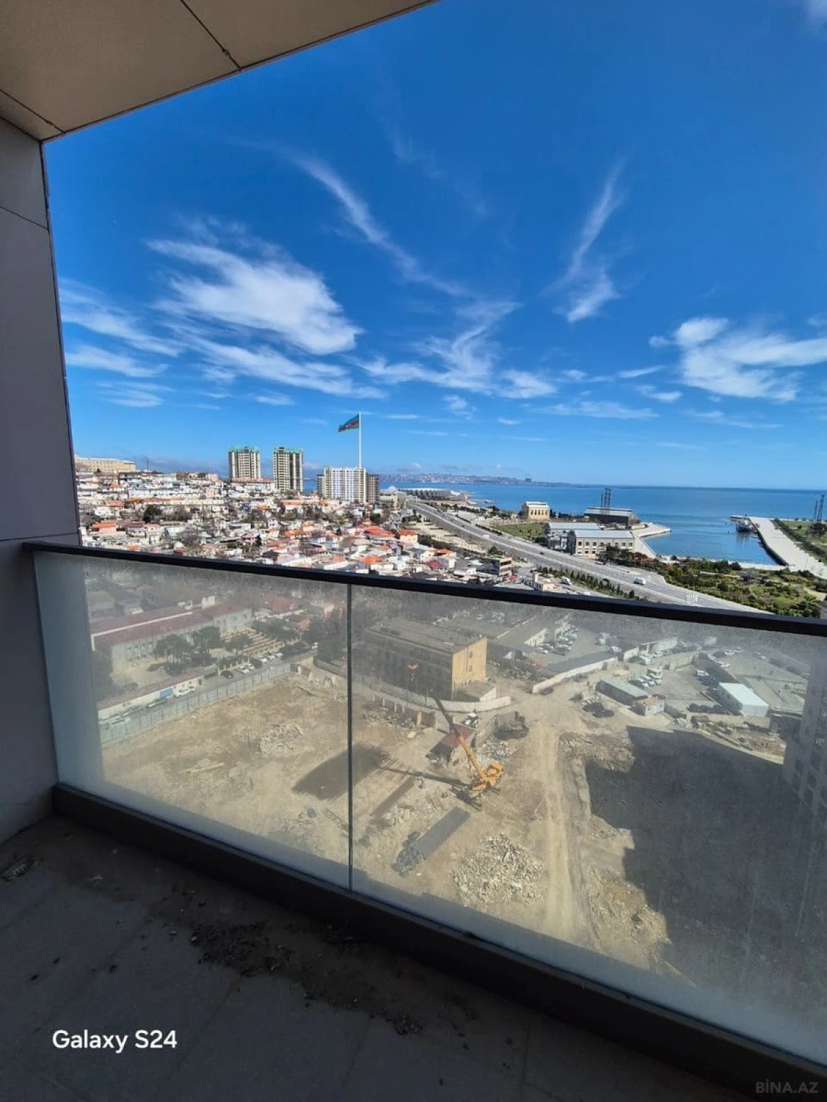 Satılır 5 otaqlı mənzil 209 m²