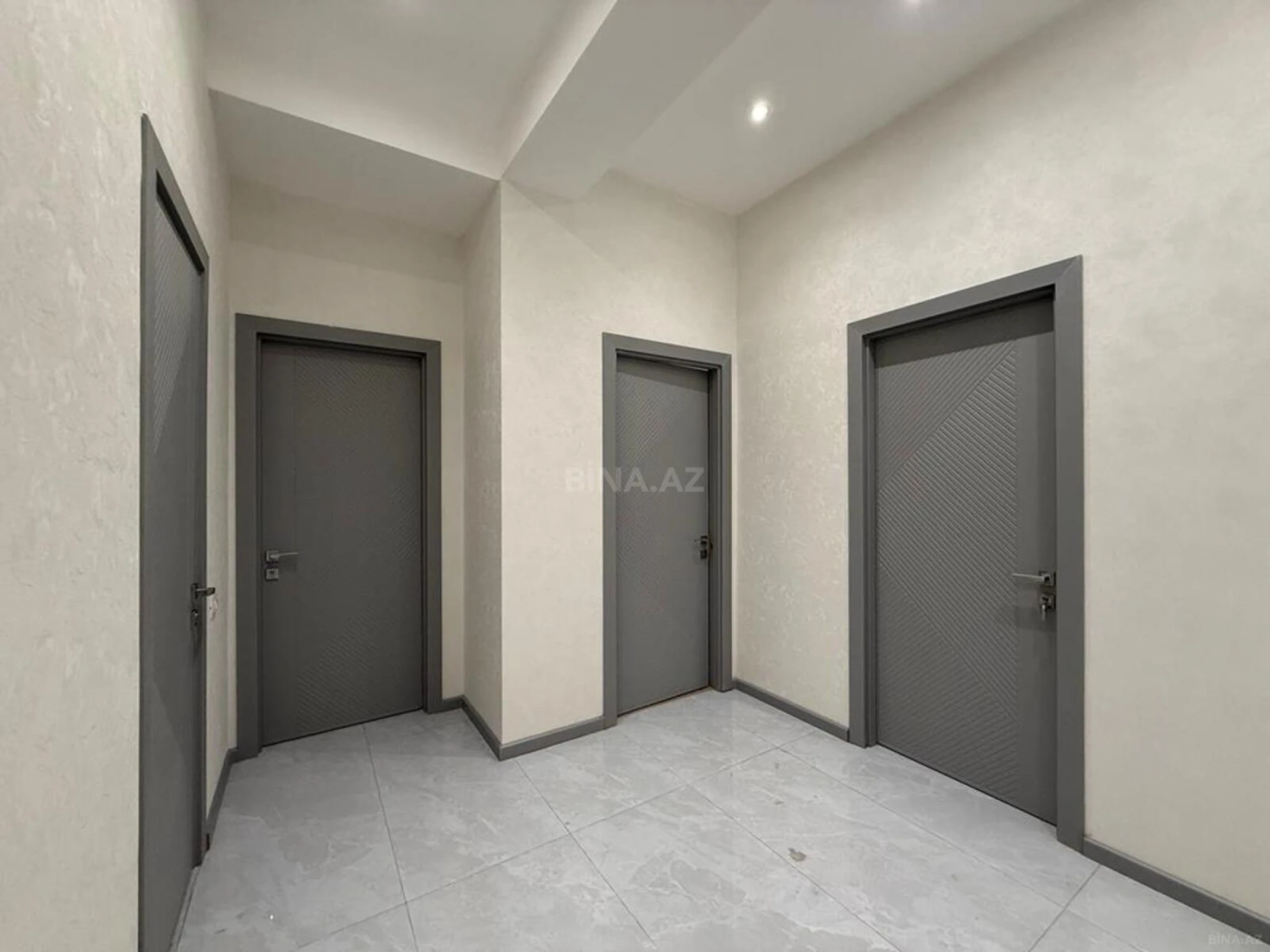 Satılır 2 otaqlı mənzil 92 m²