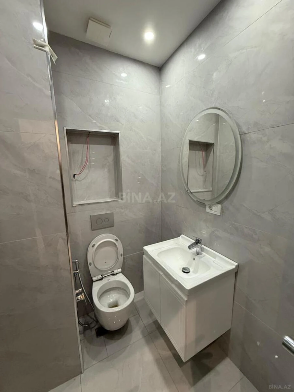 Satılır 2 otaqlı mənzil 92 m²