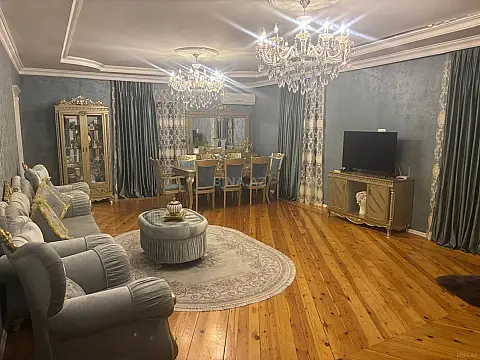 Satılır 6 otaqlı həyət evi 286 m²