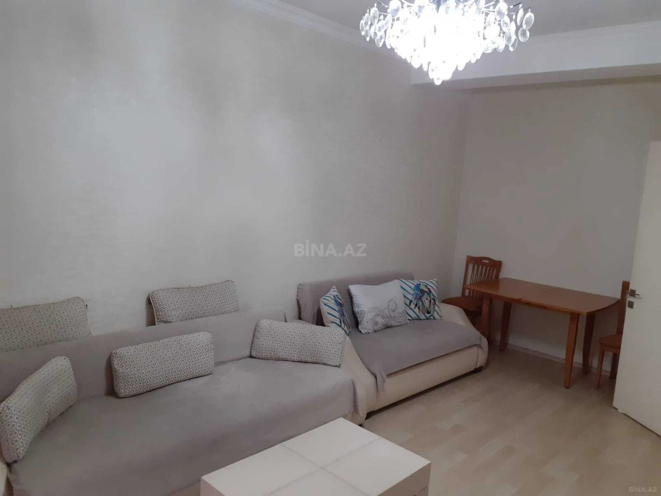 Kirayə verilir 2 otaqlı mənzil 70 m²