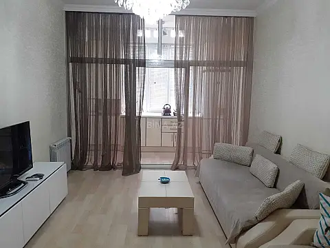 Kirayə verilir 2 otaqlı mənzil 70 m²