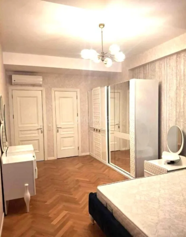 Kirayə verilir 3 otaqlı mənzil 124 m²