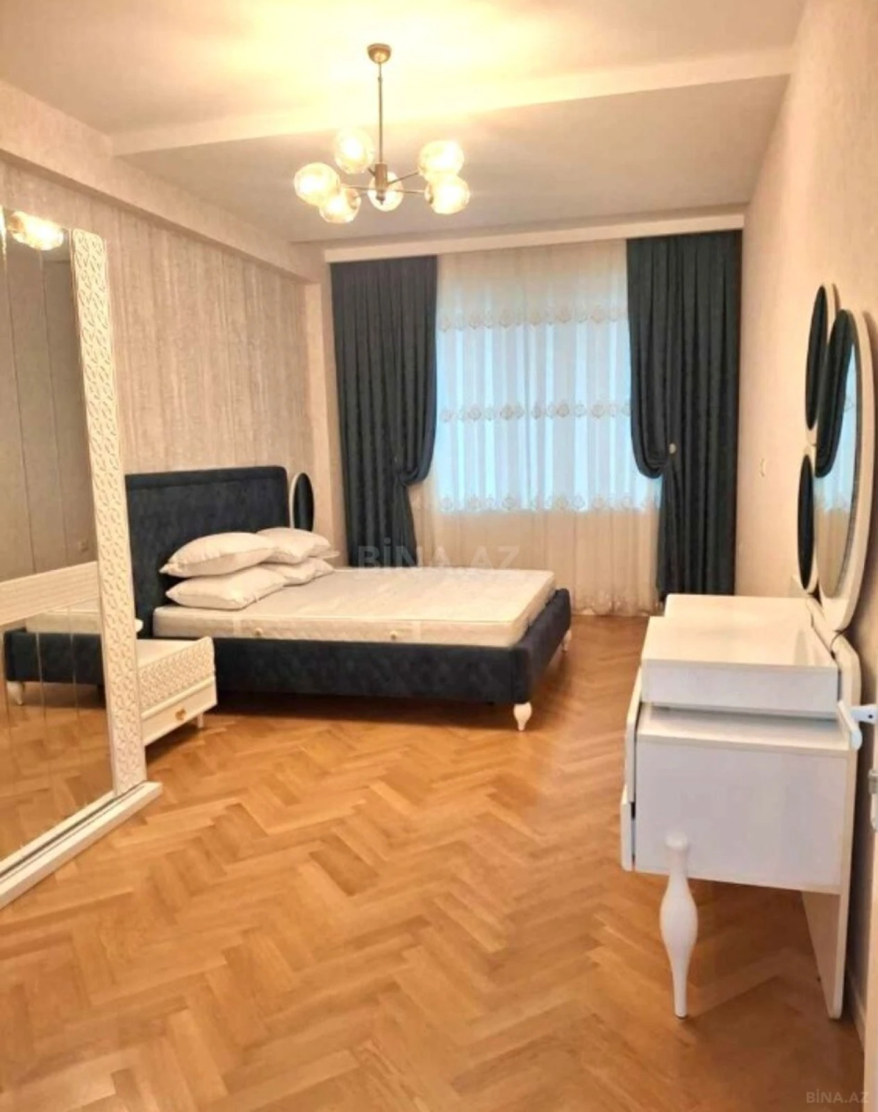 Kirayə verilir 3 otaqlı mənzil 124 m²