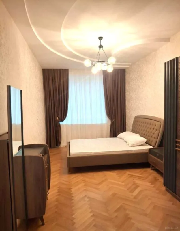 Kirayə verilir 3 otaqlı mənzil 124 m²