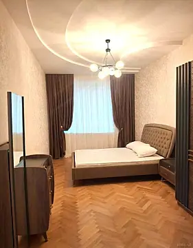 Kirayə verilir 3 otaqlı mənzil 124 m²