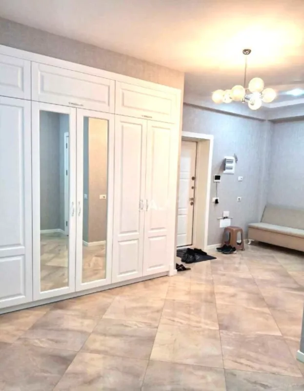 Kirayə verilir 3 otaqlı mənzil 124 m²