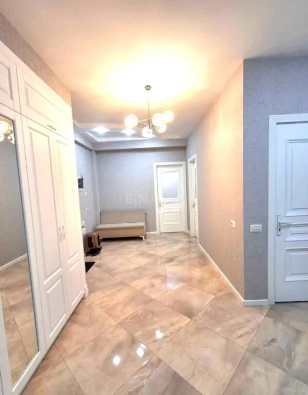 Kirayə verilir 3 otaqlı mənzil 124 m²