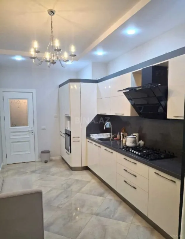 Kirayə verilir 3 otaqlı mənzil 124 m²