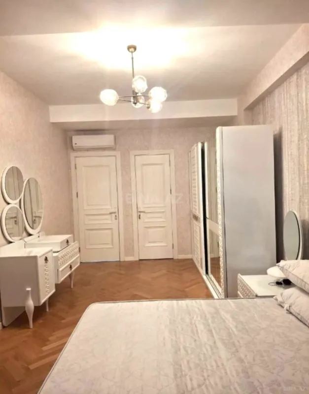 Kirayə verilir 3 otaqlı mənzil 124 m²