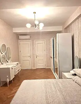 Kirayə verilir 3 otaqlı mənzil 124 m²