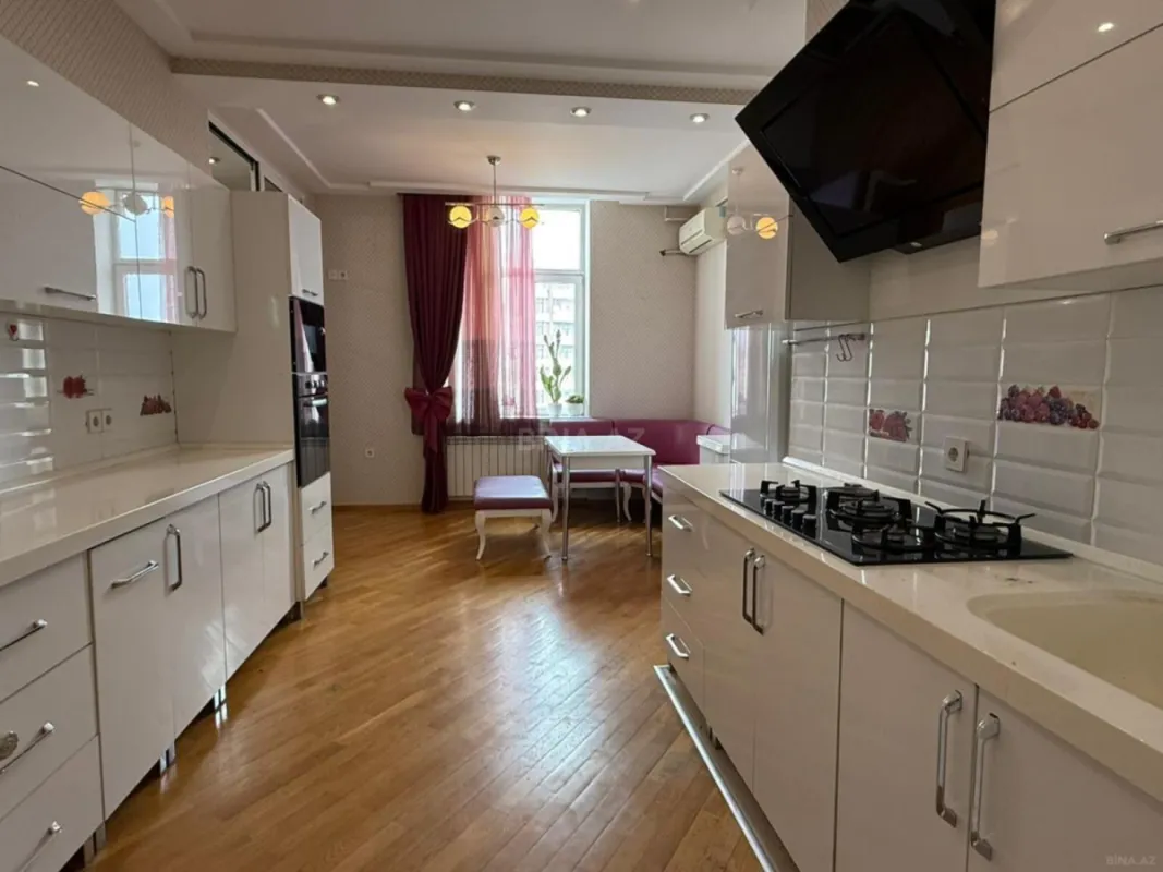 Kirayə verilir 3 otaqlı mənzil 160 m²