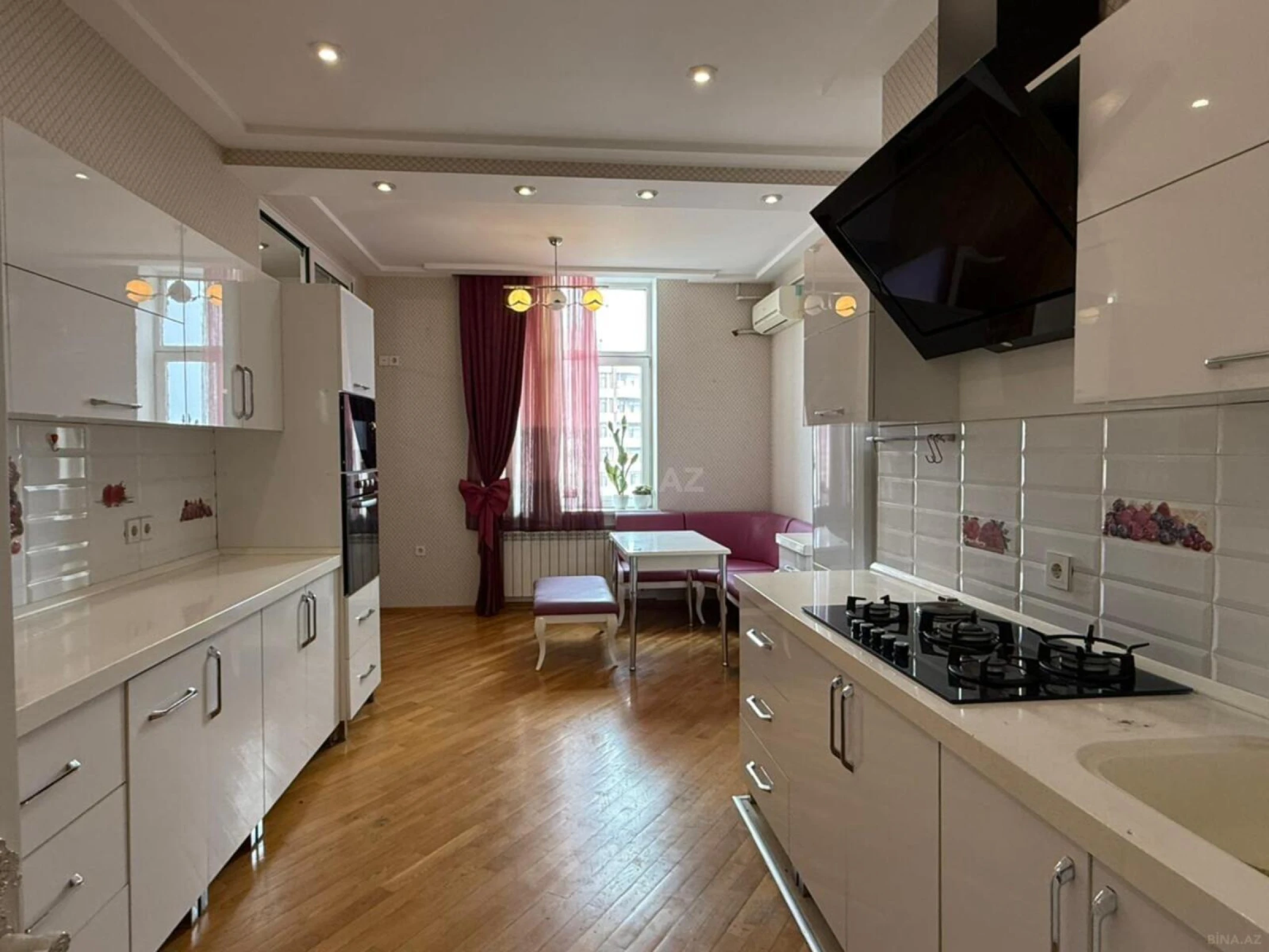 Kirayə verilir 3 otaqlı mənzil 160 m²