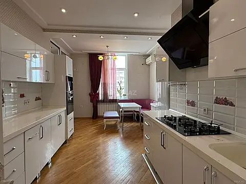 Kirayə verilir 3 otaqlı mənzil 160 m² — Bakı 3 otaq 160.00 m²