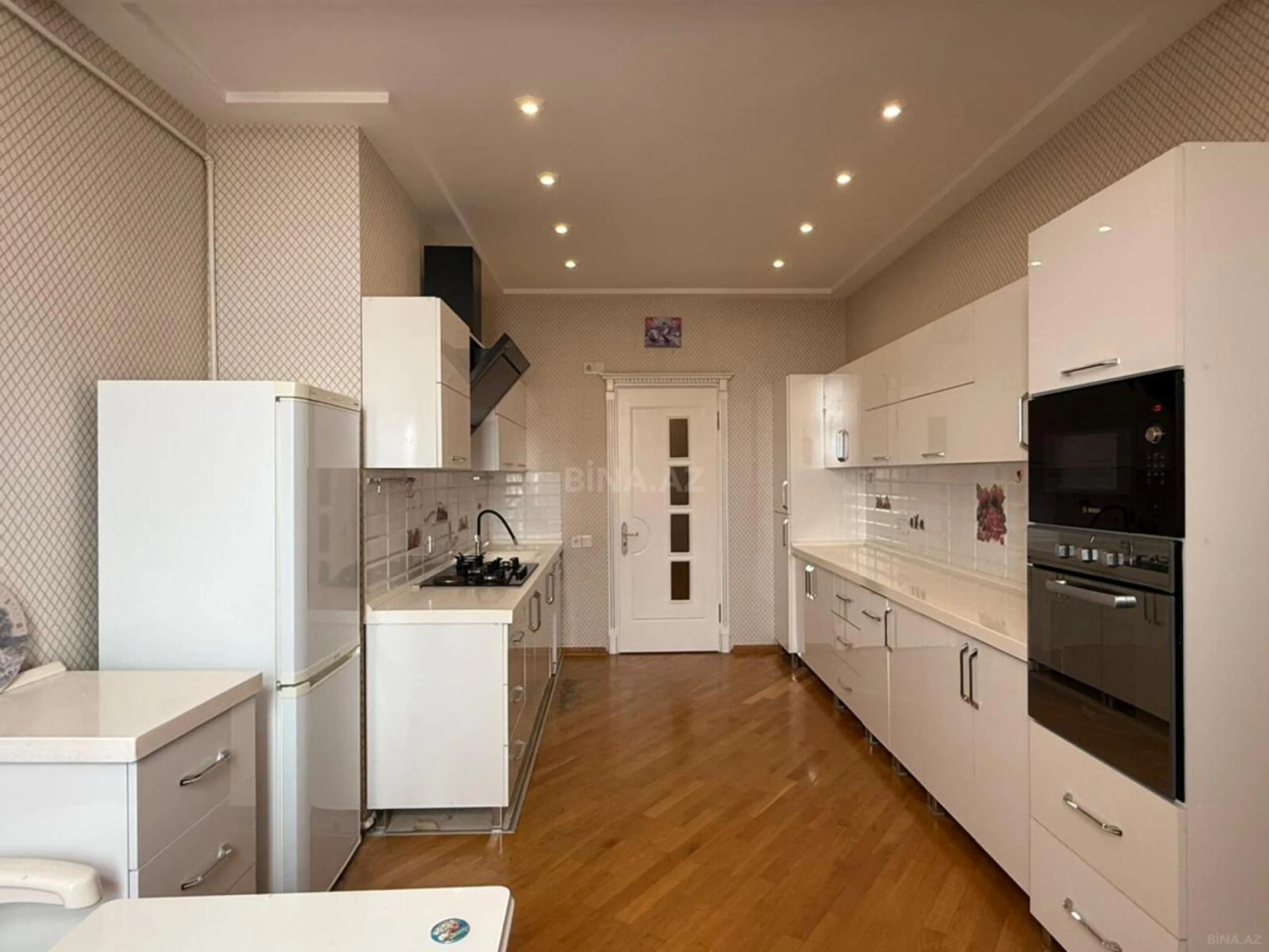 Kirayə verilir 3 otaqlı mənzil 160 m²