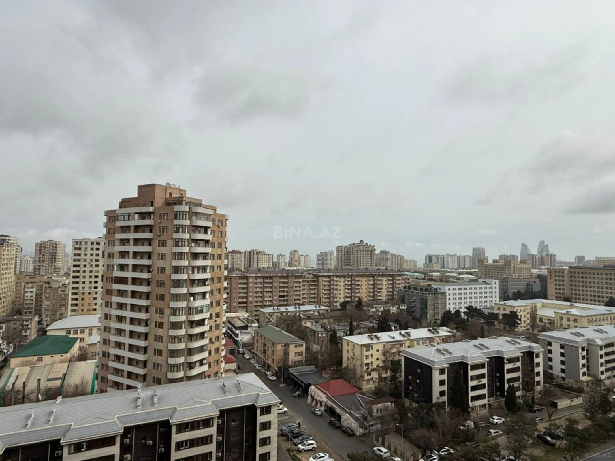 Kirayə verilir 3 otaqlı mənzil 160 m²