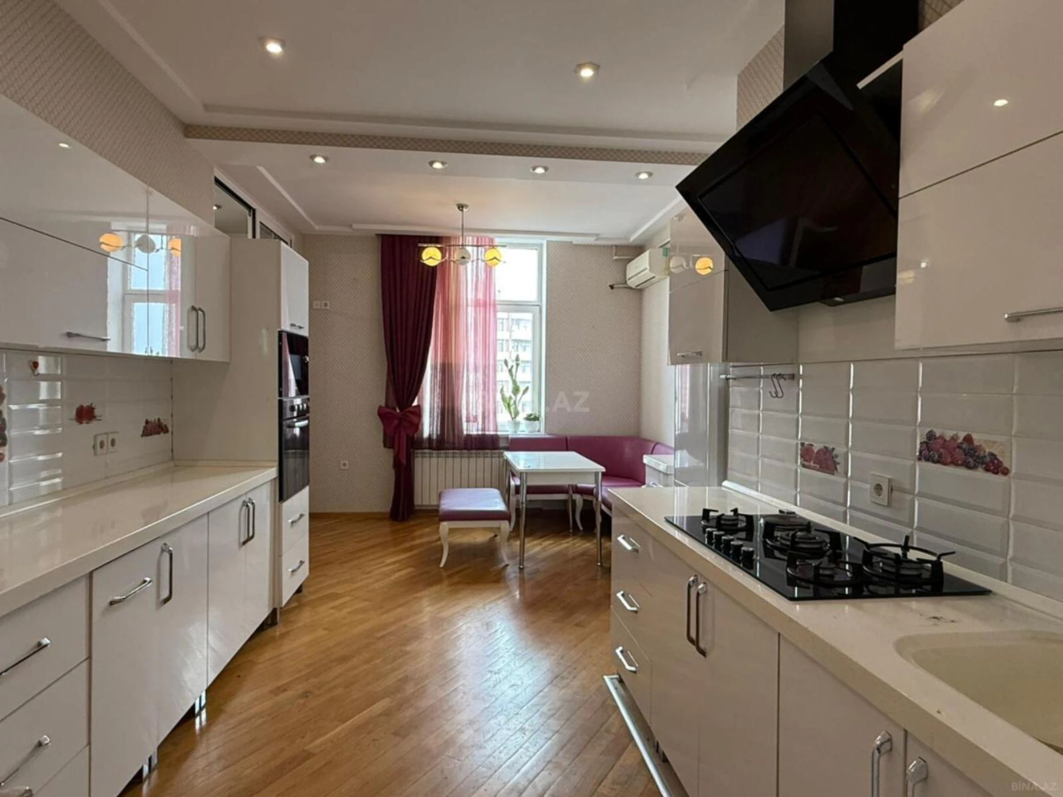 Kirayə verilir 3 otaqlı mənzil 160 m²