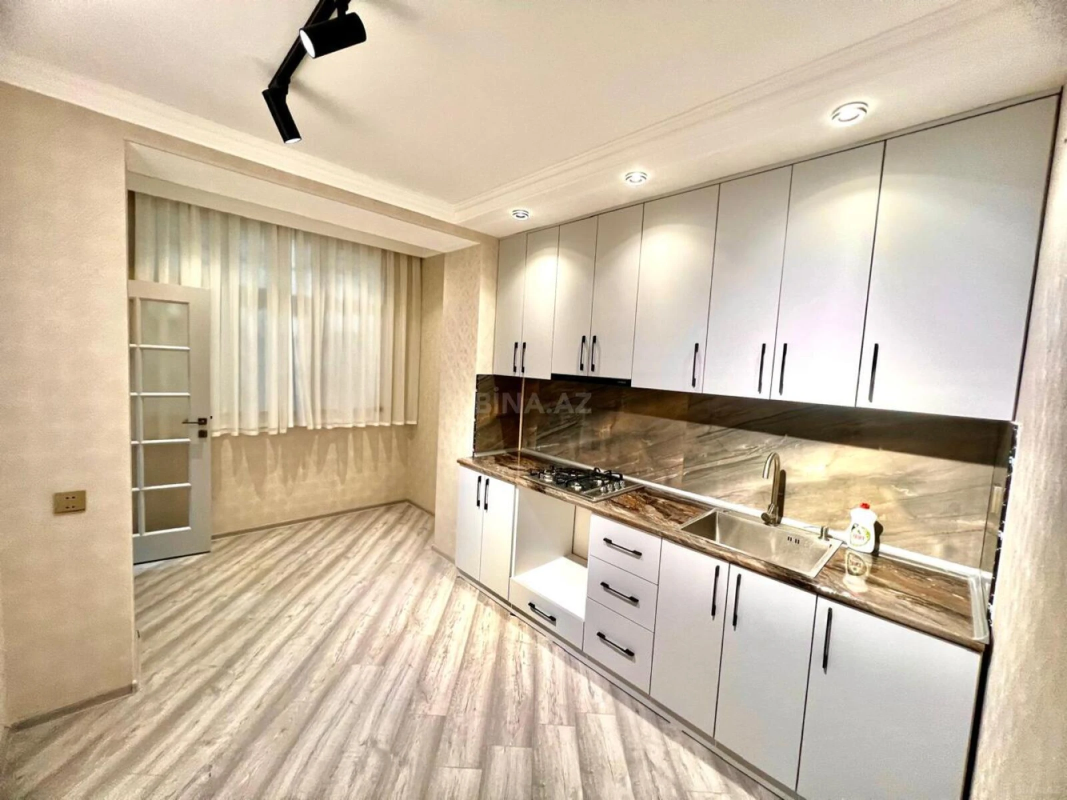 Satılır obyekt 65 m²