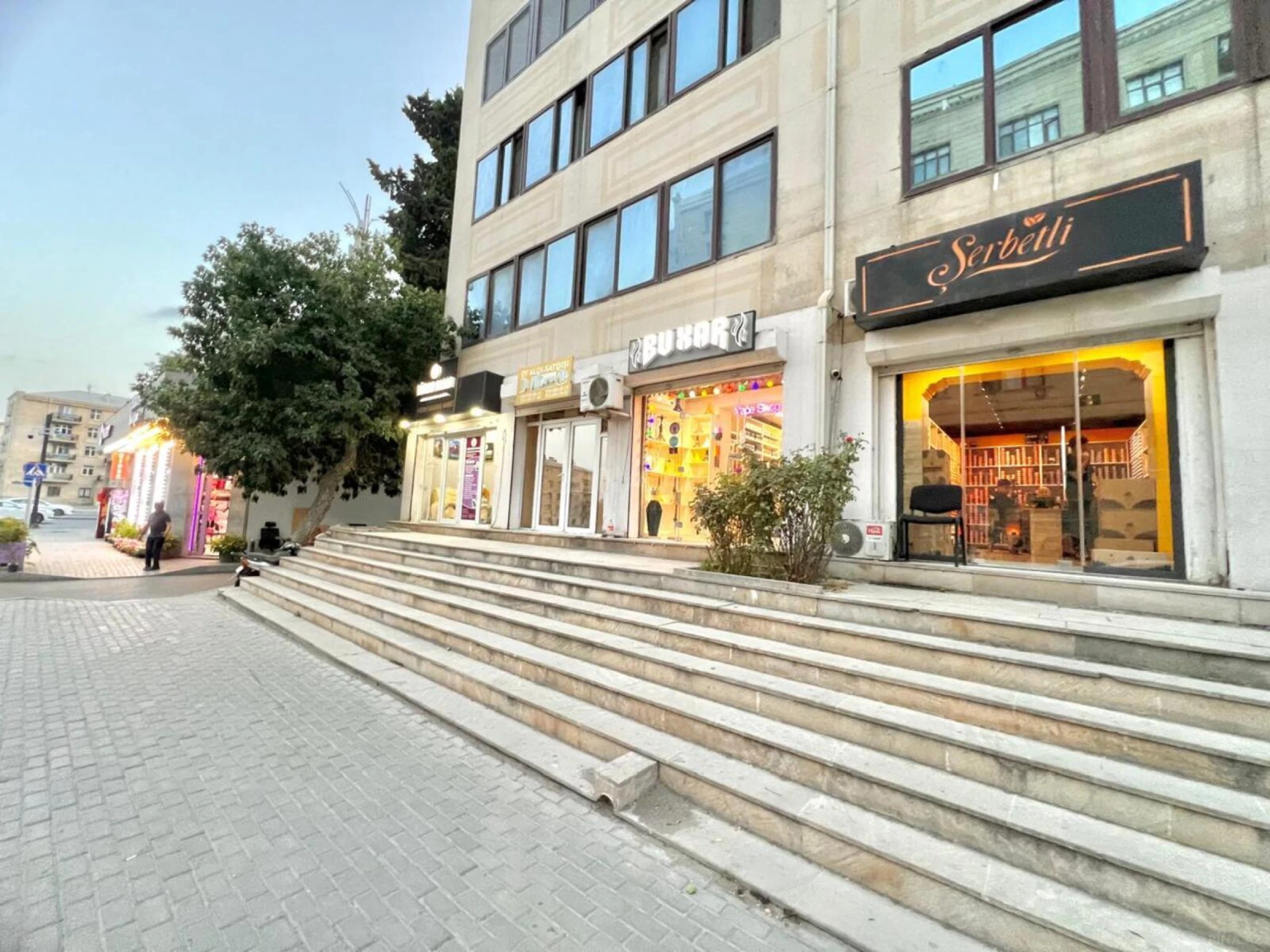 Satılır obyekt 65 m²