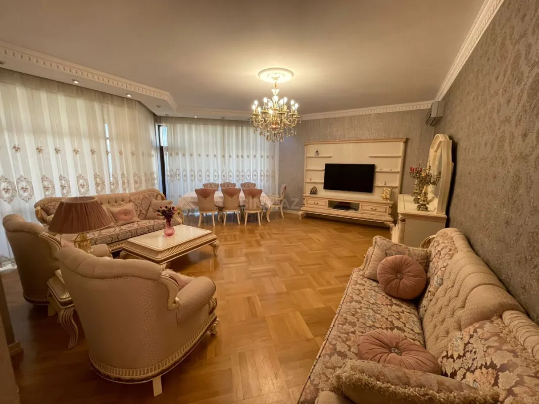 Kirayə verilir 4 otaqlı mənzil 200 m²