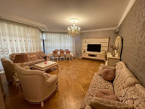 Kirayə verilir 4 otaqlı mənzil 200 m² — Bakı 4 otaq 200.00 m²