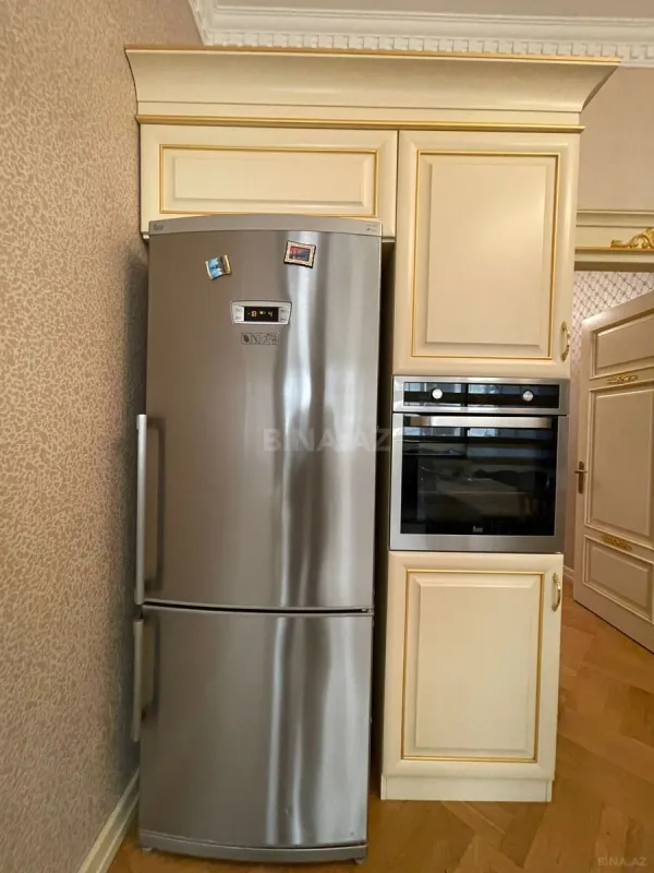 Kirayə verilir 4 otaqlı mənzil 200 m²