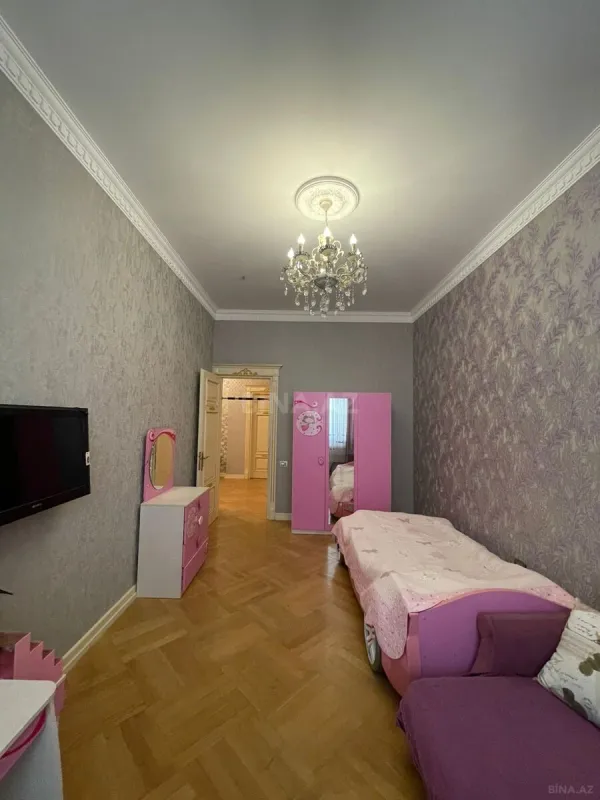 Kirayə verilir 4 otaqlı mənzil 200 m²