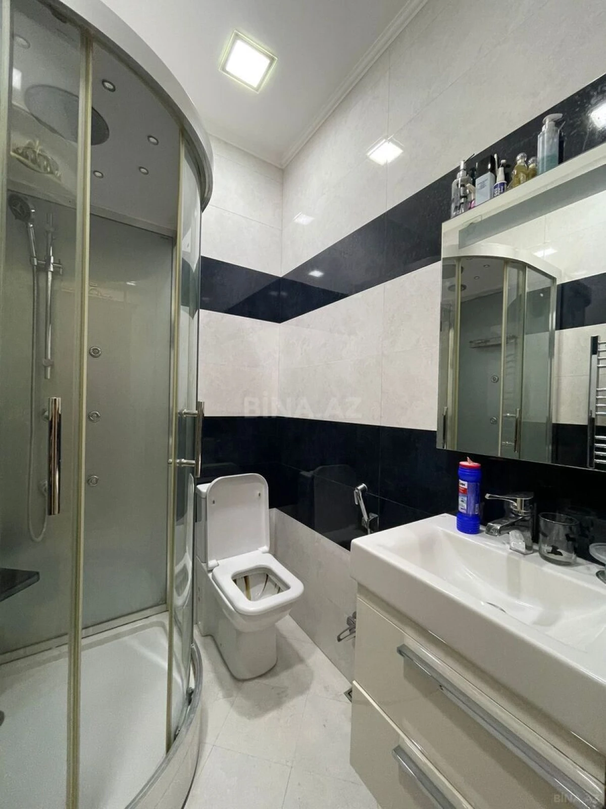 Kirayə verilir 4 otaqlı mənzil 200 m²