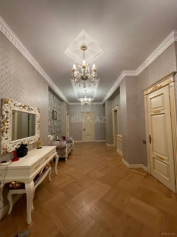 Kirayə verilir 4 otaqlı mənzil 200 m²