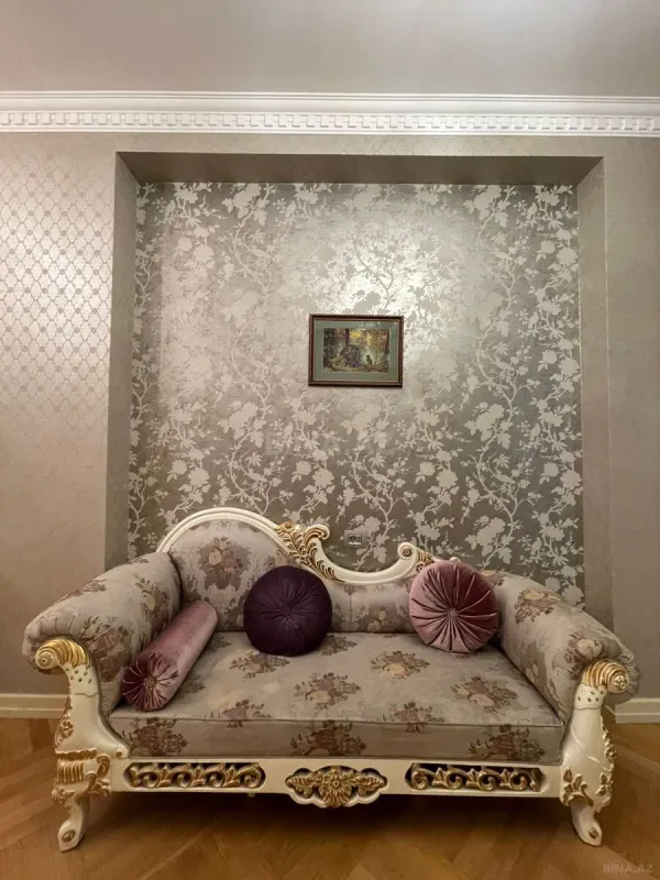 Kirayə verilir 4 otaqlı mənzil 200 m²