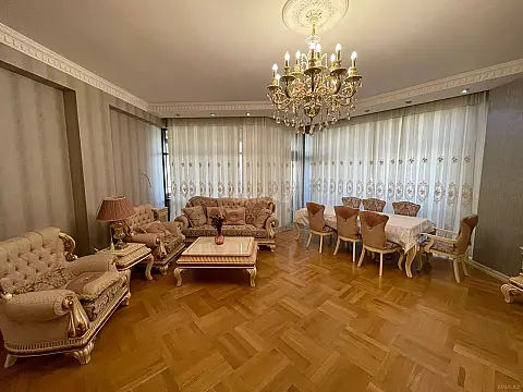 Kirayə verilir 4 otaqlı mənzil 200 m²