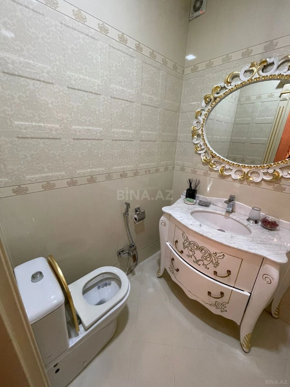 Kirayə verilir 4 otaqlı mənzil 200 m²