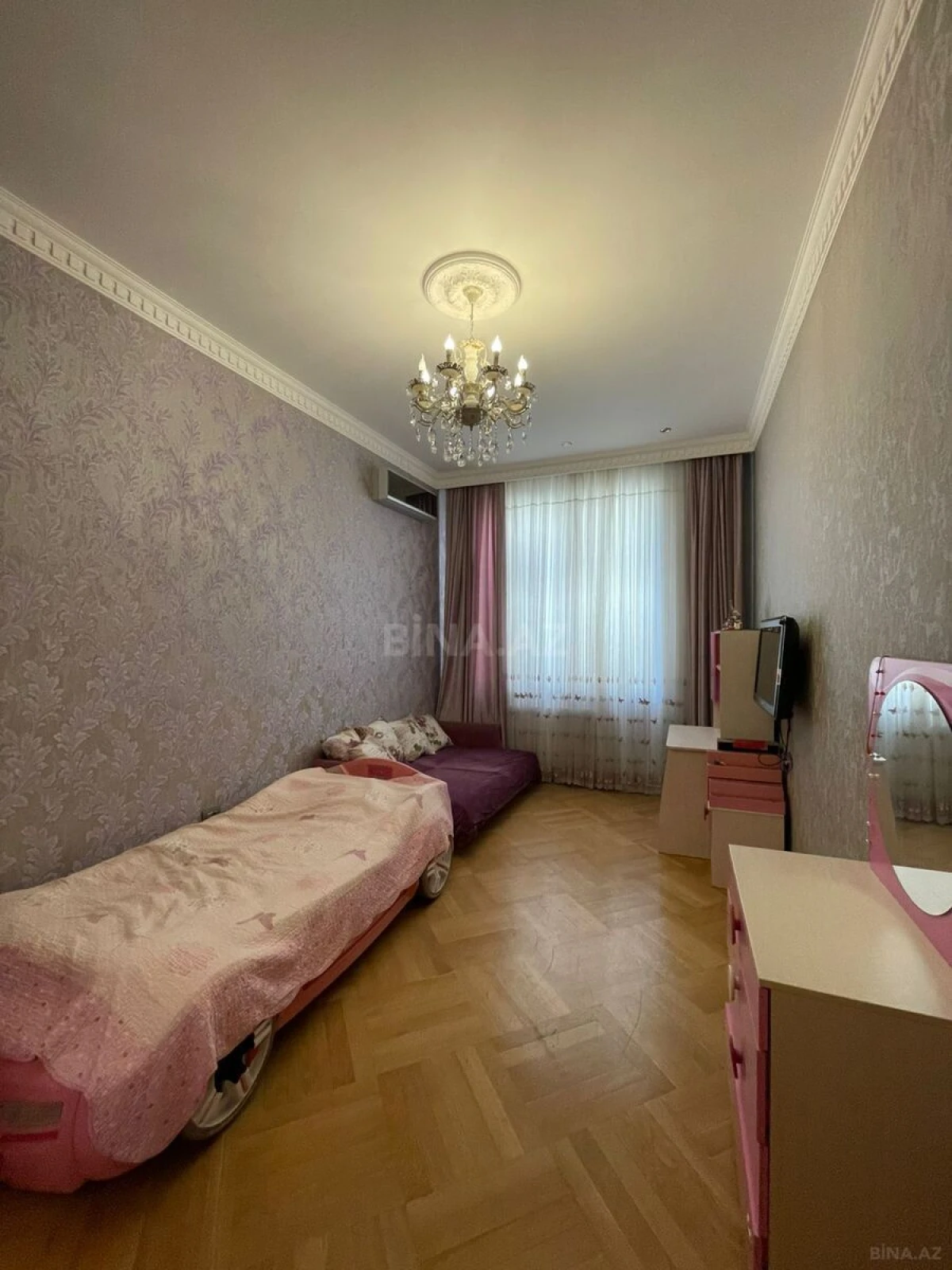 Kirayə verilir 4 otaqlı mənzil 200 m²