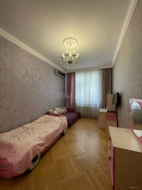 Kirayə verilir 4 otaqlı mənzil 200 m²