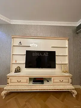 Kirayə verilir 4 otaqlı mənzil 200 m²