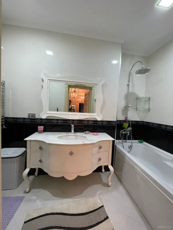 Kirayə verilir 4 otaqlı mənzil 200 m²