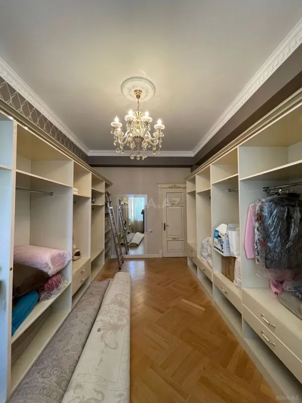 Kirayə verilir 4 otaqlı mənzil 200 m²