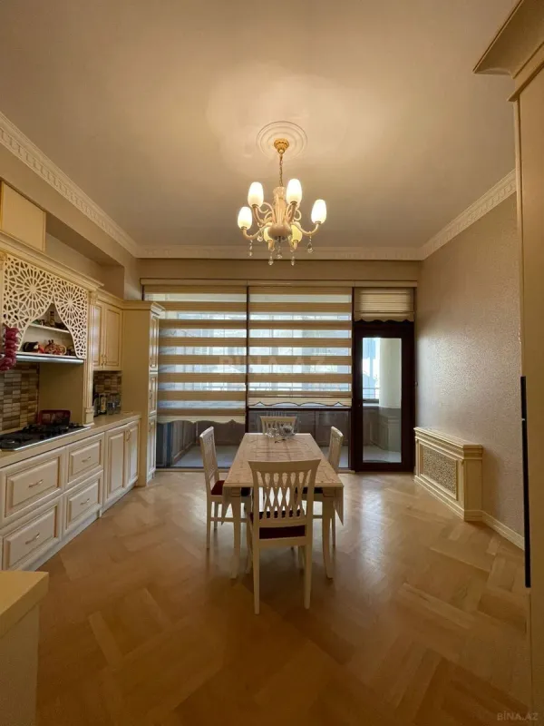 Kirayə verilir 4 otaqlı mənzil 200 m²