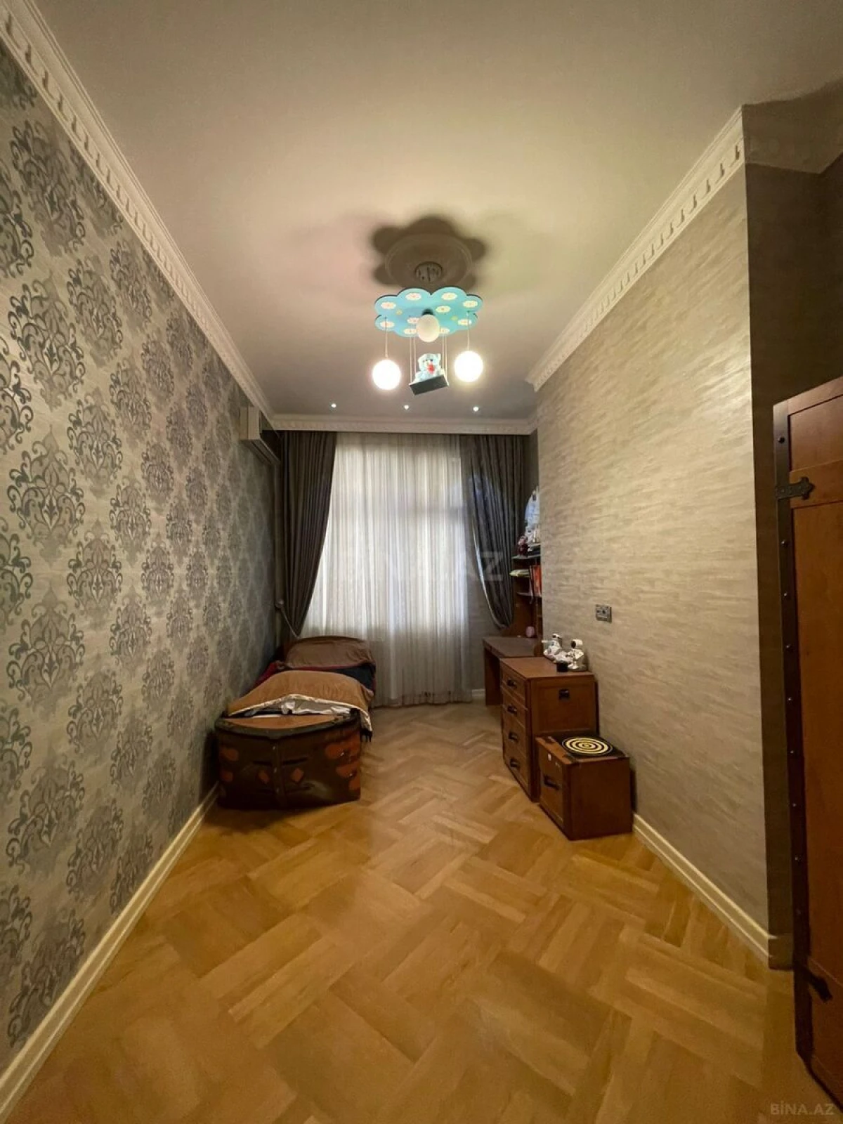 Kirayə verilir 4 otaqlı mənzil 200 m²