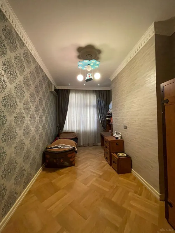 Kirayə verilir 4 otaqlı mənzil 200 m²