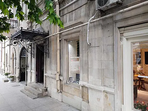 Satılır 2 otaqlı ofis 65 m²