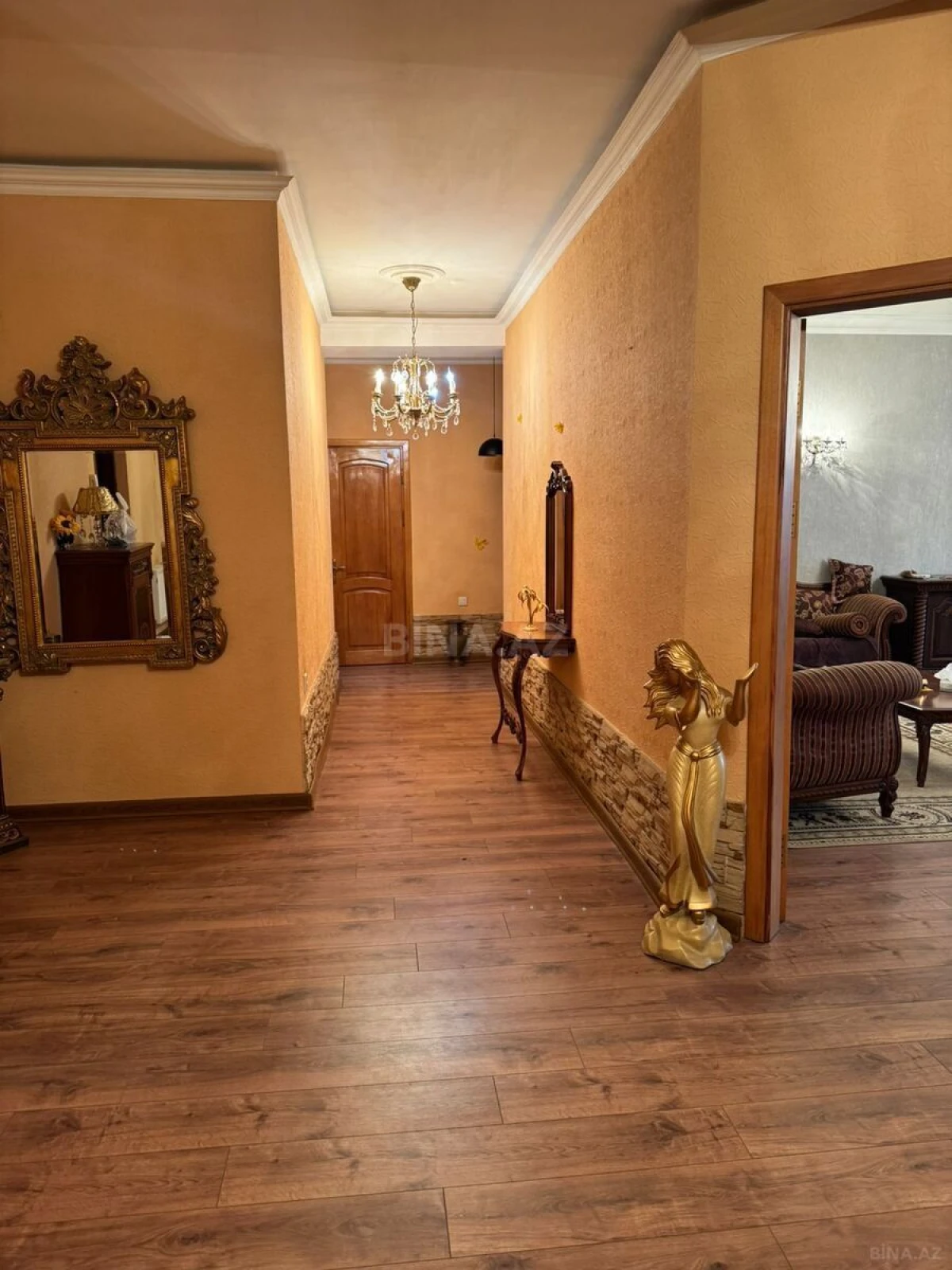 Kirayə verilir 3 otaqlı mənzil 155 m²
