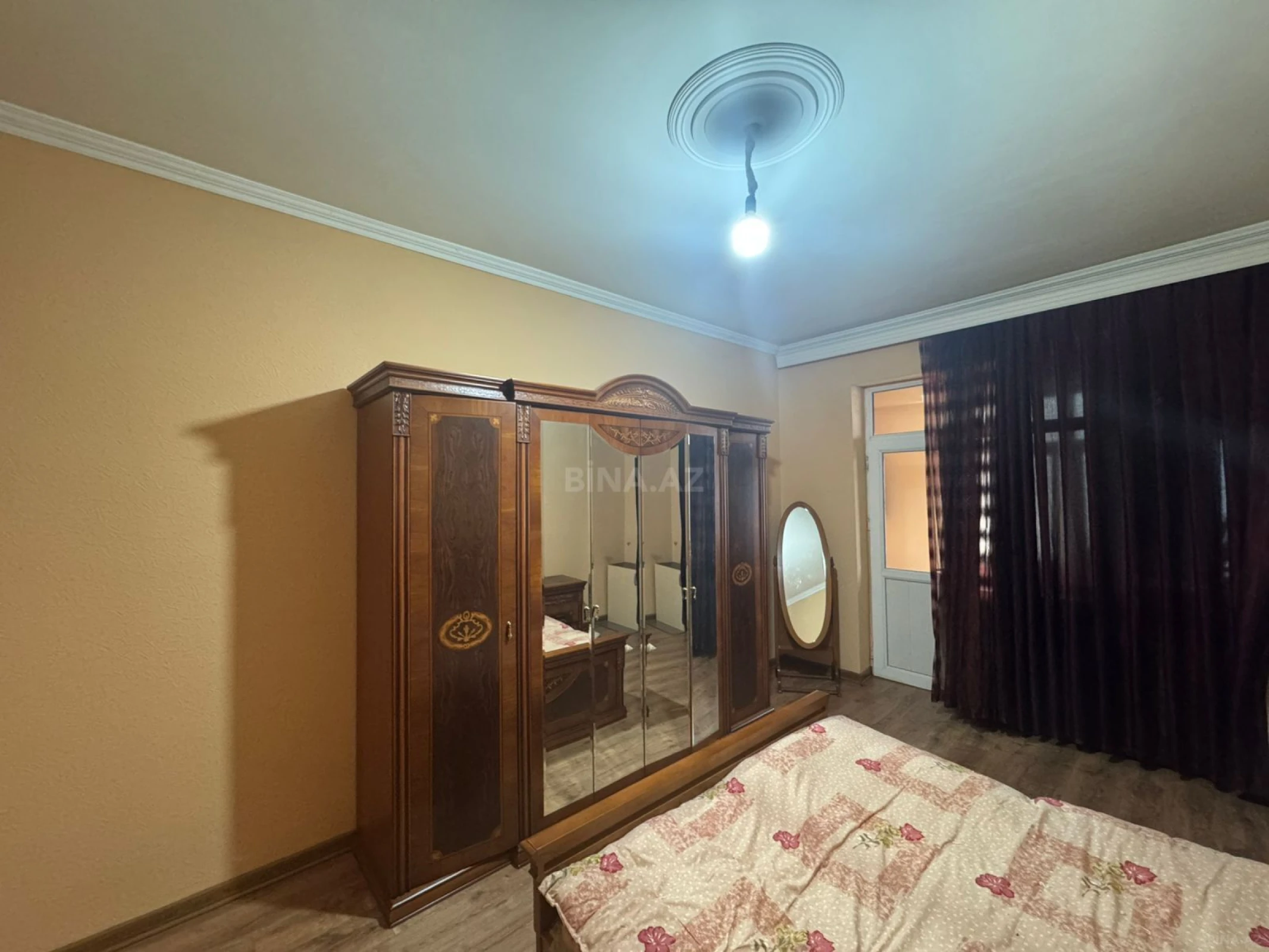 Kirayə verilir 3 otaqlı mənzil 155 m²