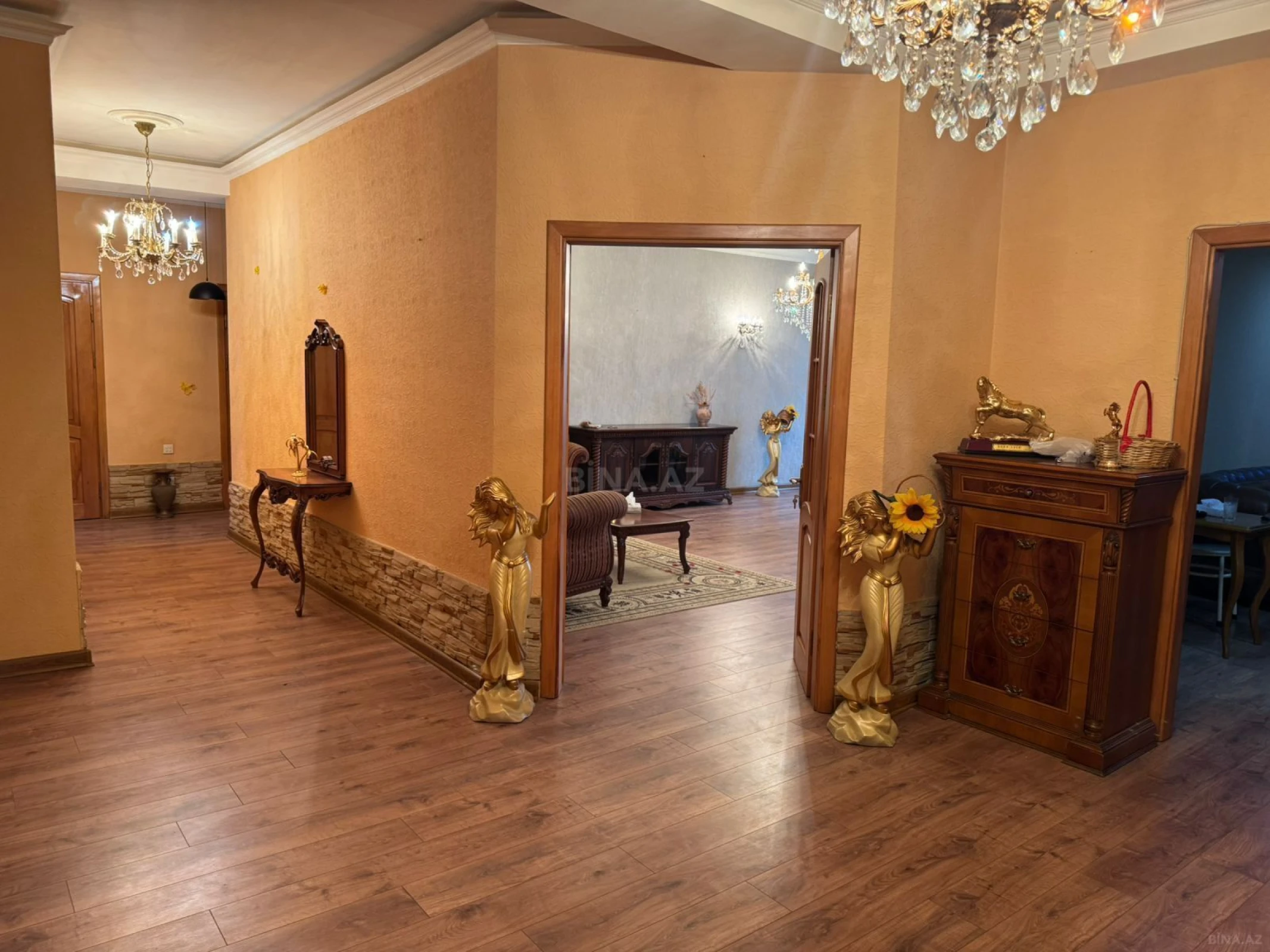 Kirayə verilir 3 otaqlı mənzil 155 m²