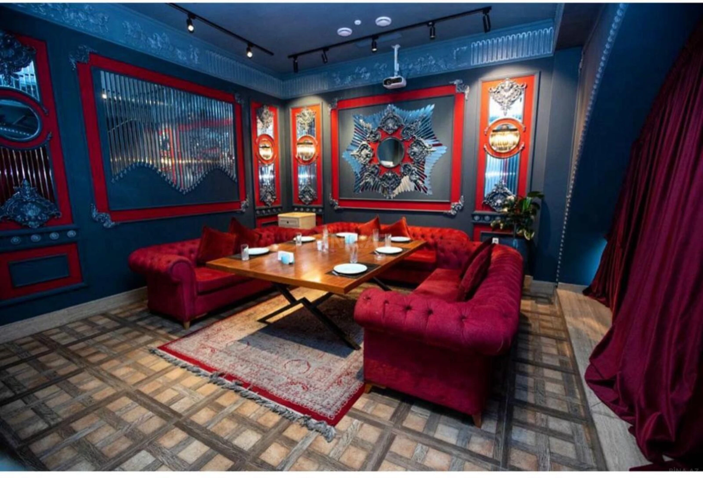 Satılır obyekt 270 m²