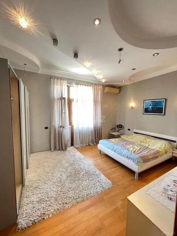 Kirayə verilir 3 otaqlı mənzil 180 m²